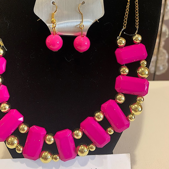 Bib Necklace and Earrings Set- Magenta - Picture 2 of 5